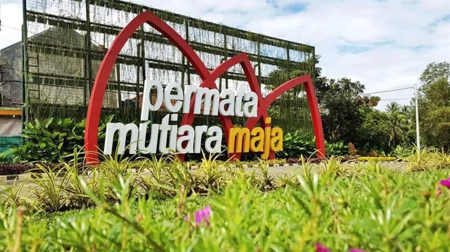 Main Gate Permata Mutiara Maja