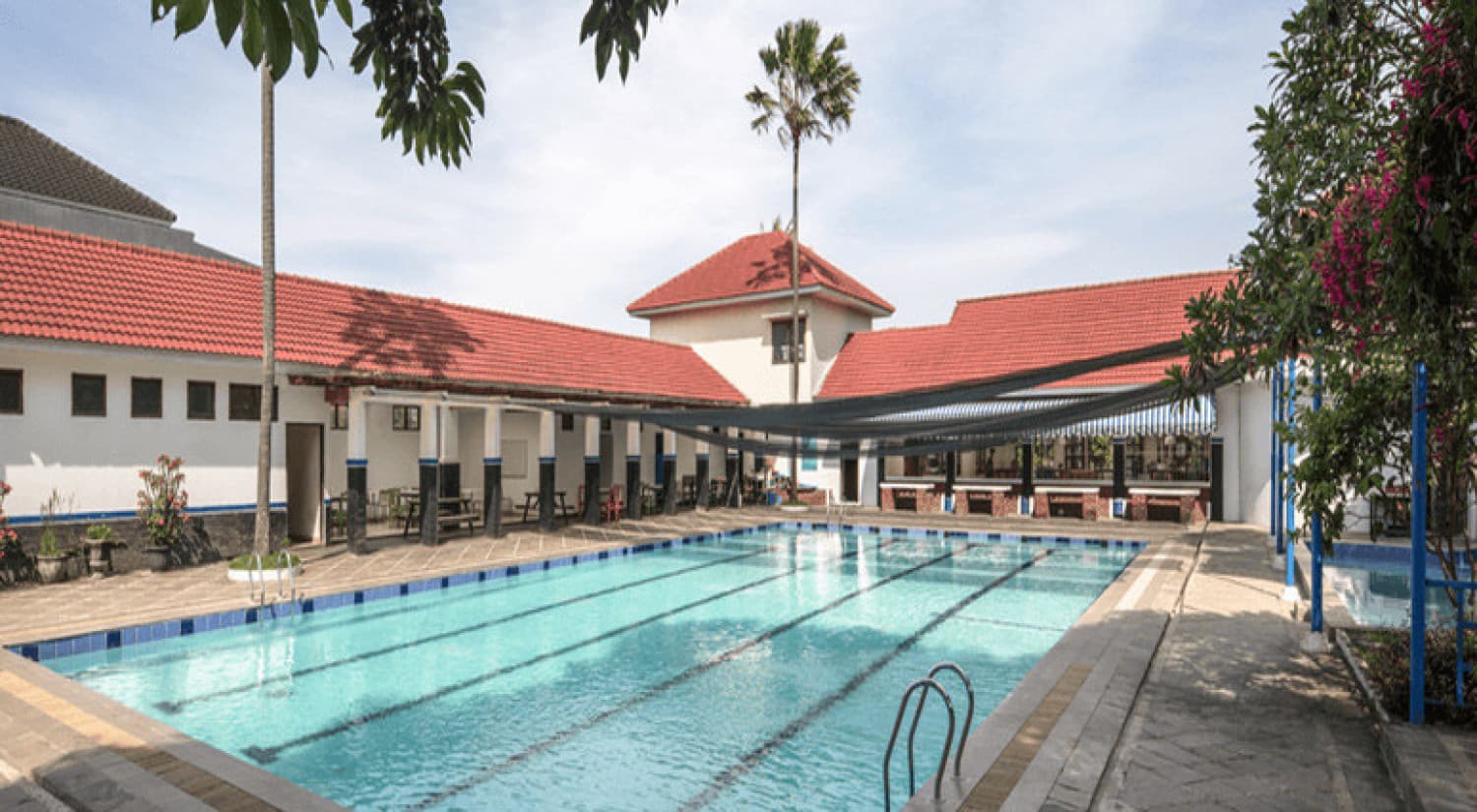Kolam Renang Magnolia Bumi Adipura