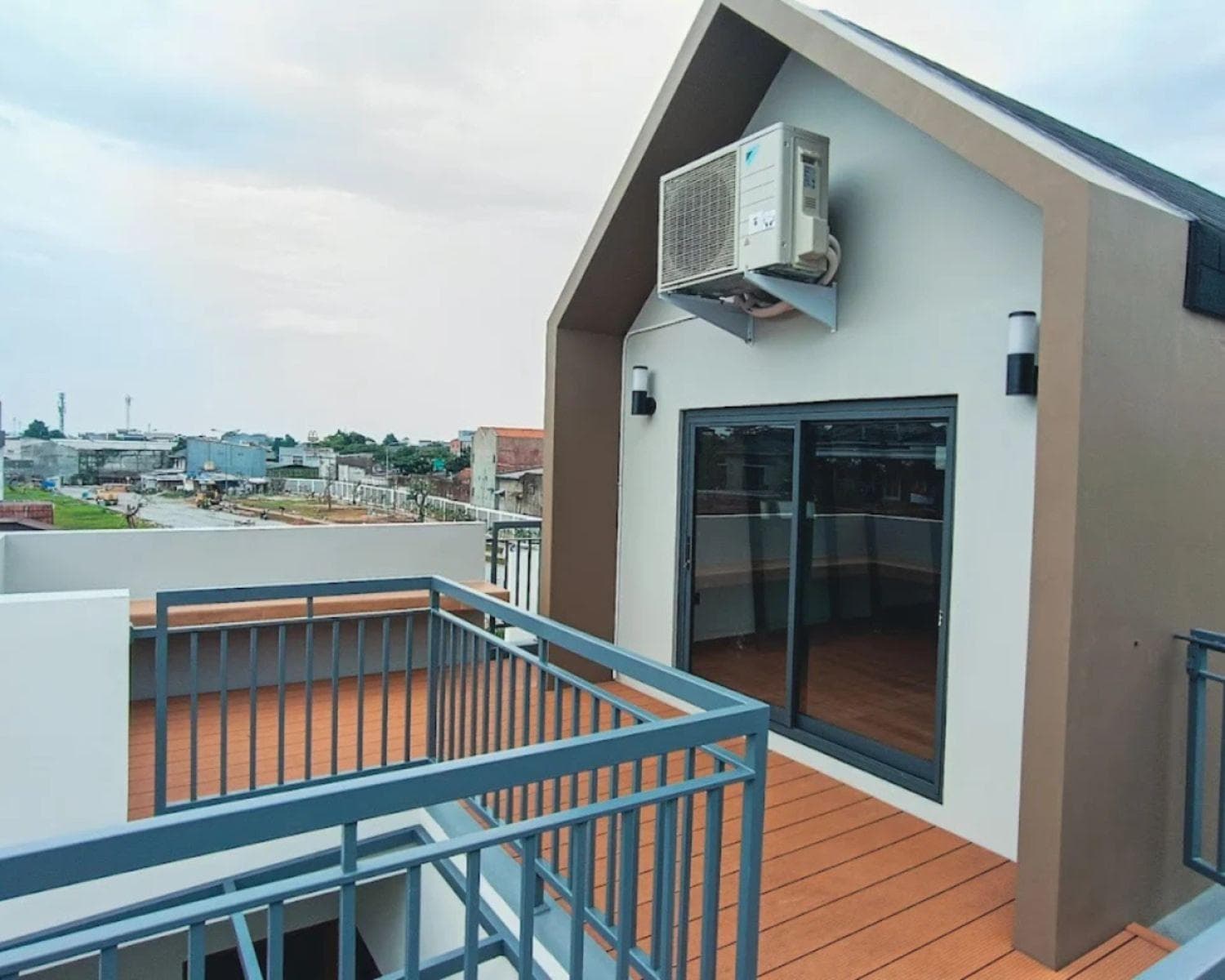 Attic Victoria Village Karawaci