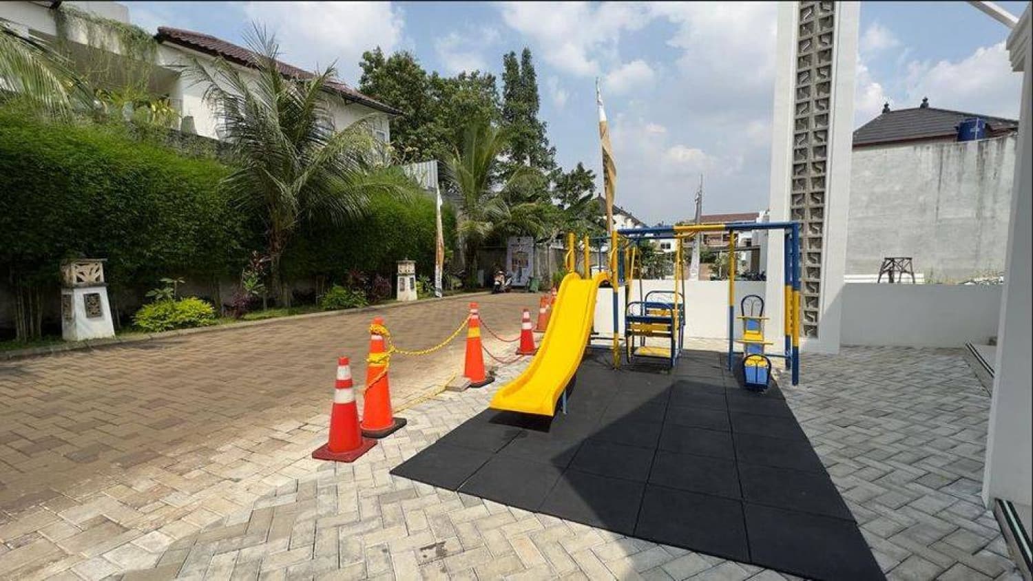 Playgorund Terasbali Premiere