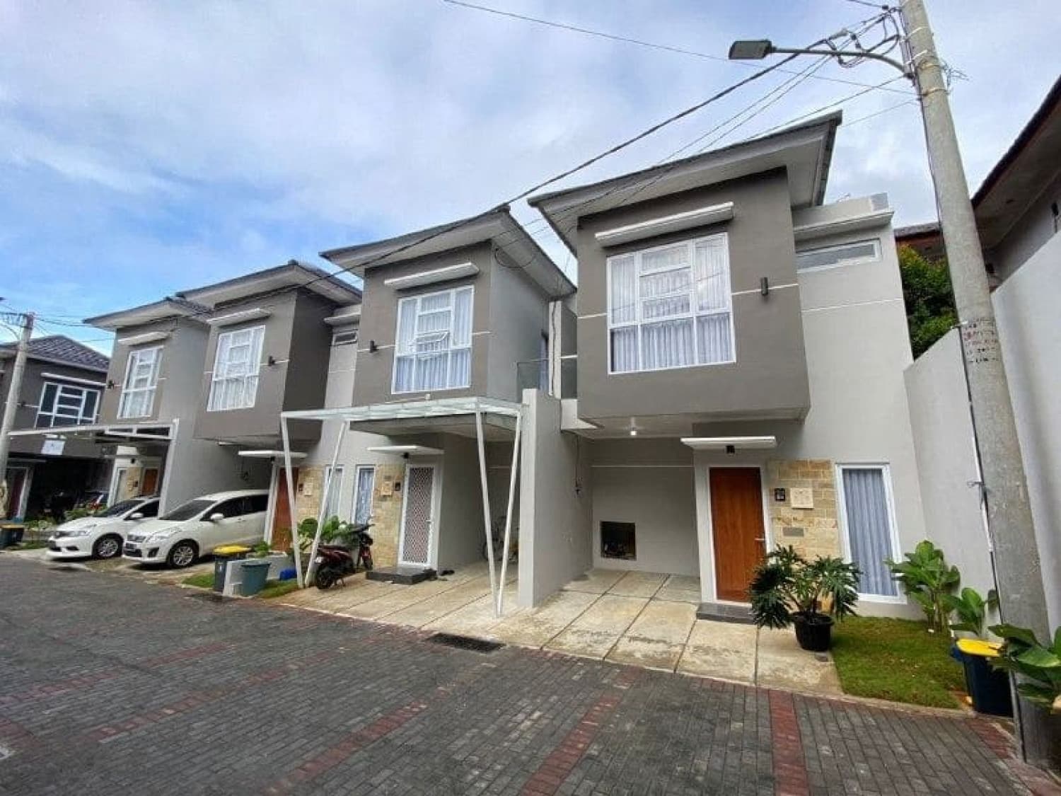 Fasad Villa Vernaza Beji