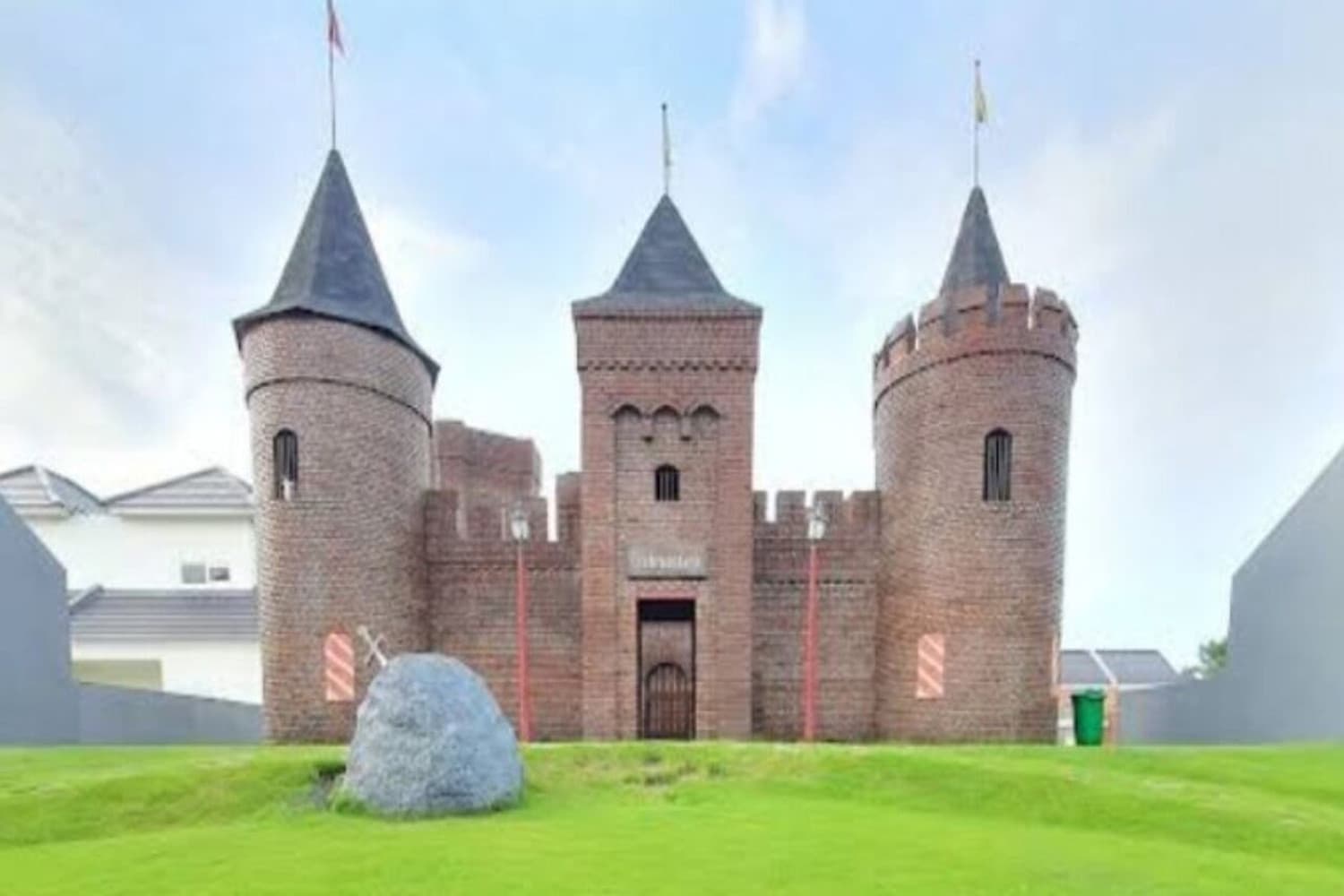 Fasilitas Rotterdam CitraHarmoni Castle
