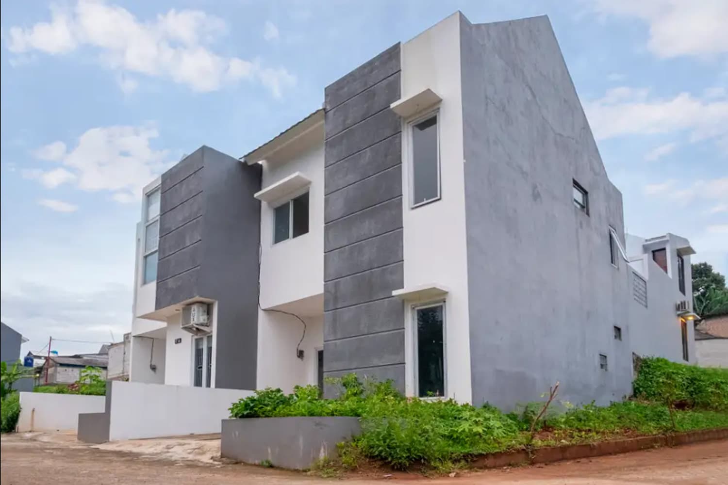 Fasad Miral Enam Residence